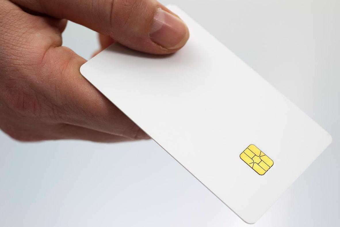 磁条卡、IC卡、RFID卡：三类卡片的功能差异与选型指南