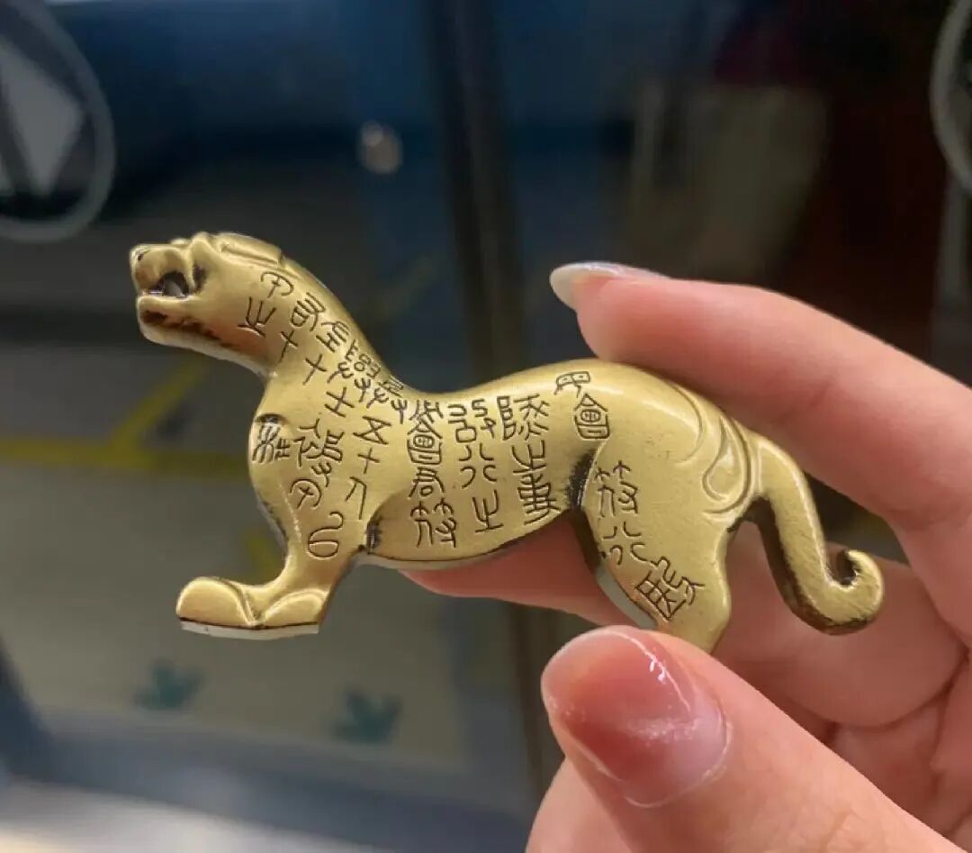 交通卡文创新品大盘点！从古代玉佩到越王勾践剑，你**不能错过的惊喜！