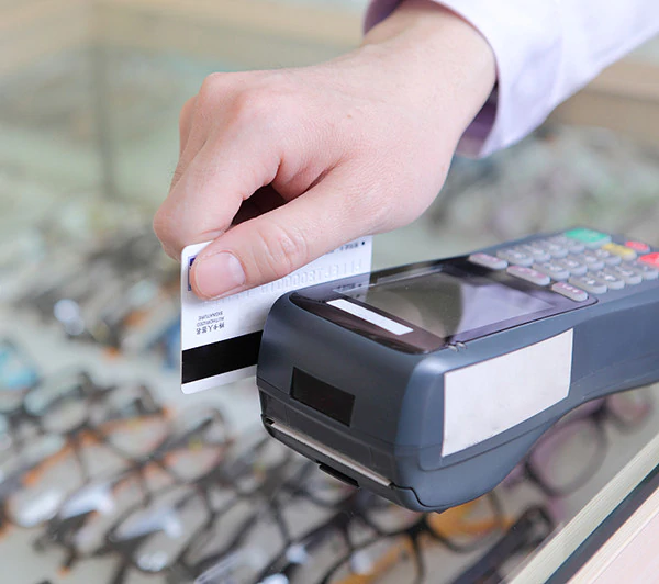 卡片上的“黑条”是做什么的？详解磁条的类型、应用与保养