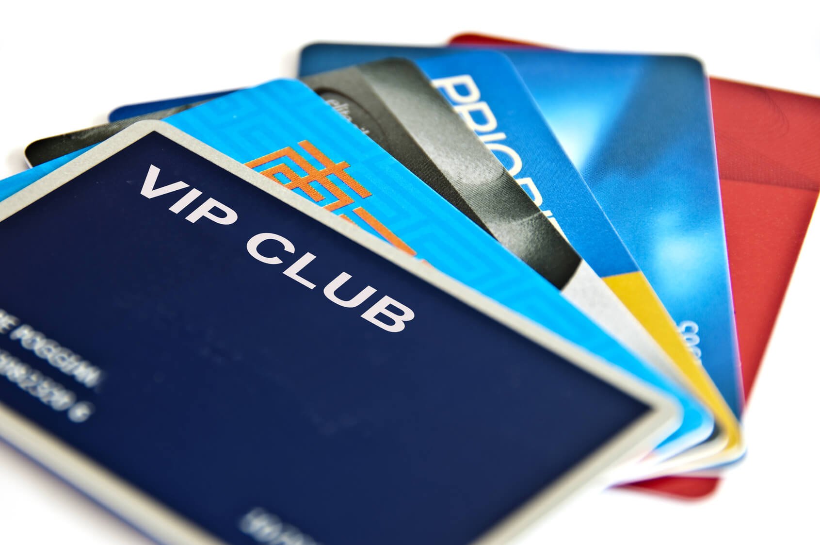 智能卡材质选择指南：PVC、ABS与金属的全面解析