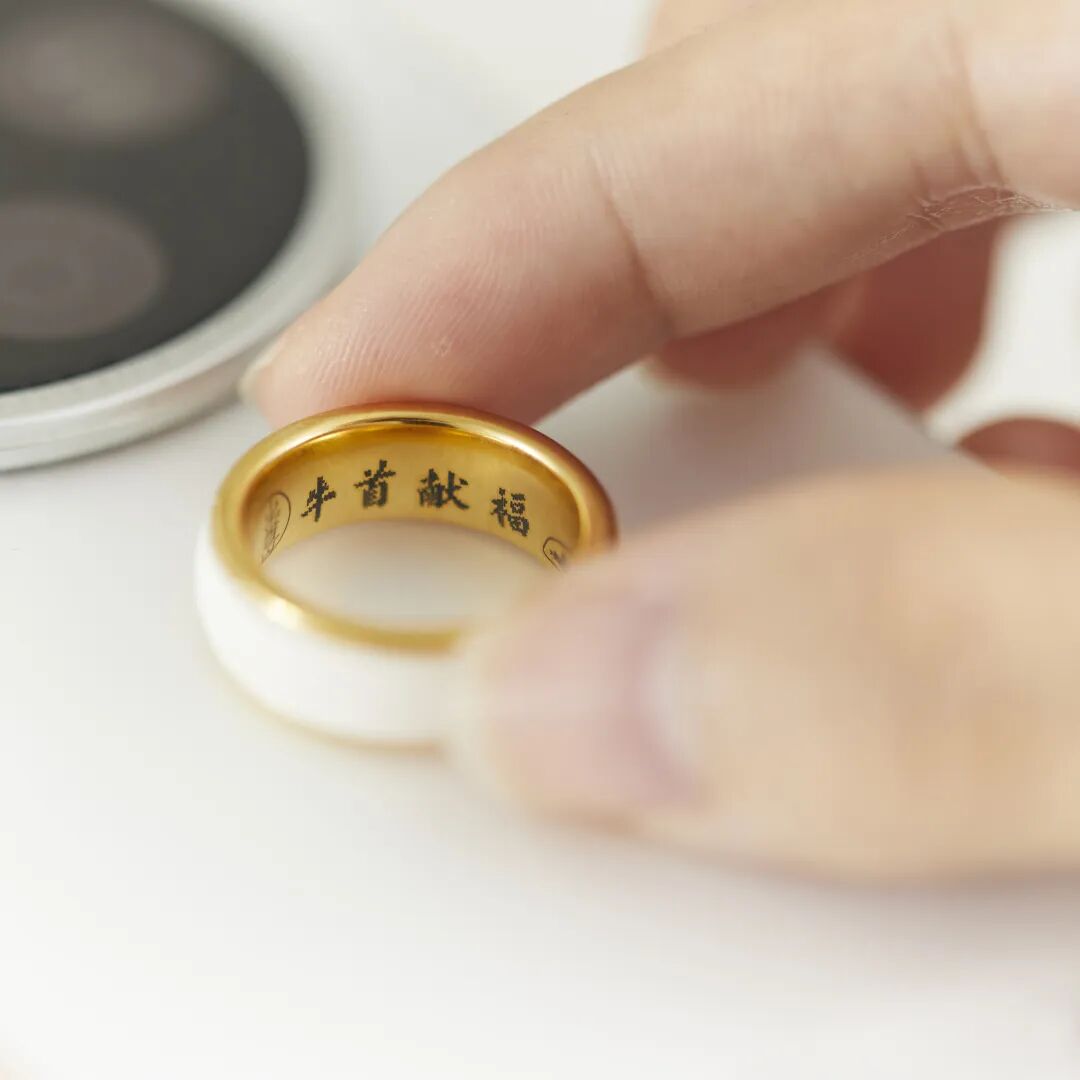 智能卡设计新维度：融合功能需求与情感共鸣的用户体验构建